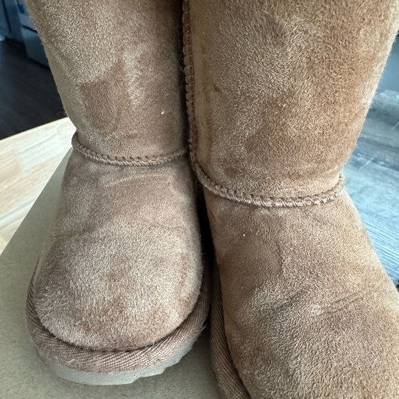 UGG Kids' Brown Boots with Bows - Picture 3 of 6